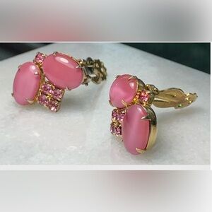 Vintage 1950s Pink Cabochon Rhinestone Clip-On Earrings Gold Tone
